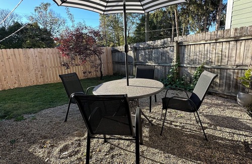 Meridian-Kessler Casa | Broad Ripple Urban Flower Farm Bungalow - Cozy 2BR Near Downtown Indianapolis