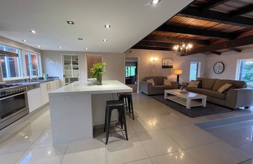 Waikanae Casa | 'Broadoaks Retreat' - The perfect escape for families or groups