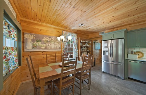 Valle Crucis Cabaña | Broadstone Cottage- pet friendly, fire pit, Valle Crucis