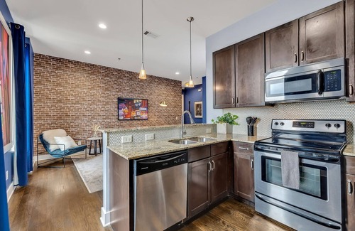 West End Condominio | Broadway Blues at 30th Lofts Near Vandy/West End Nashville, Great Summer Rates