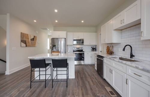 Whitebridge Casa | Broadway Boho - Rooftop Deck - Mins to Downtown
