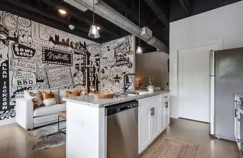 TMAG Thompson LN - Murfreesboro Rd Condominio | Broadway Booze N' Snooze