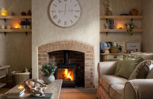 Broadway Casa | Broadway Country Chic Cottage