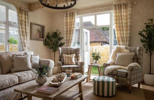 Broadway Casa | Broadway Country Chic Cottage