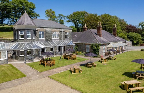 Laugharne Casa | Broadway Country House Hotel