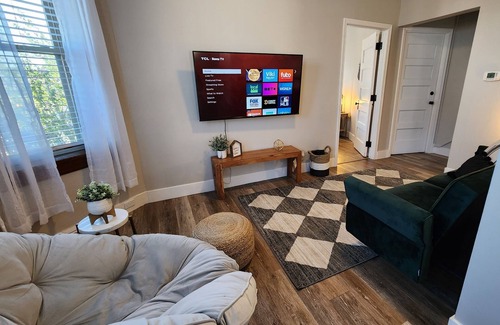 Quincy Apartamento | Broadway Oasis Perfect 1 bedroom Wi-Fi W/D SmartTV