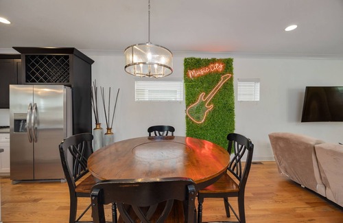 North Nashville Casa | Broadway Retreat Sleeps 10 3BR Downtown Escape