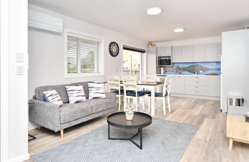 Riccarton Casa | Brockworth Place - 3 bedroom holiday home