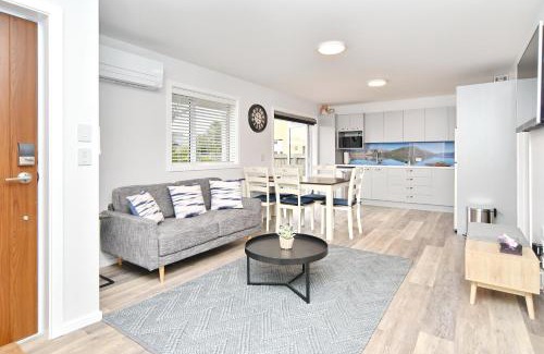 Riccarton Casa | Brockworth Place - Christchurch Holiday Homes