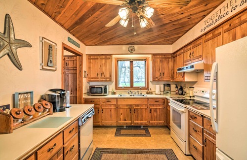 Brocton Casa | Casa frente al mar en el lago Erie w / Backyard & Fire Pit