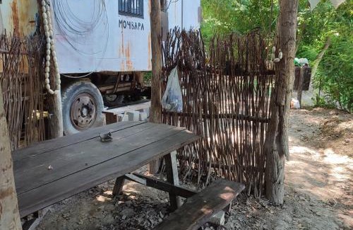 Vojvodina Alquiler De Eote | Brodic Ruza sa pontonom i kamp kucicom