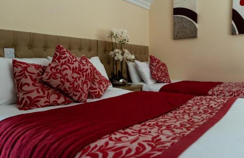 Trim Casa | Brogans Bar & Hotel