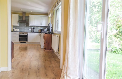 Boncath Cabaña | BROHEDDWCH, pet friendly, country holiday cottage in Boncath