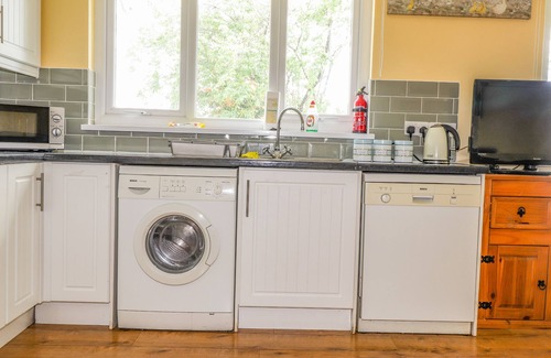 Boncath Cabaña | BROHEDDWCH, pet friendly, country holiday cottage in Boncath