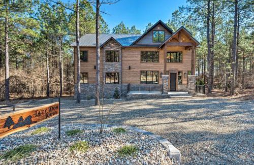 Hochatown Casa | Broken Bow Lazy Dog Lodge with Hot Tub, Pool Table
