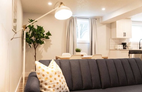 Kitchener Casa | Broken Oak B · Designer Dream Suite-2 bed/1 bed in Forest Heights