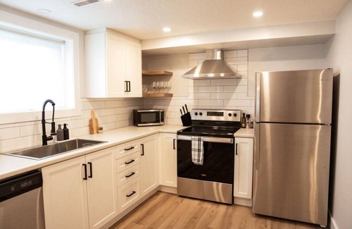 Kitchener Casa | Broken Oak B · Designer Dream Suite-2 bed/1 bed in Forest Heights
