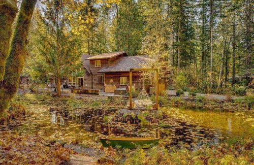Mount Hood Village Casa | Brokenbridge Pond