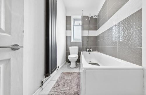 Downham Apartamento | Bromley Serviced Apartments - Beckenham Place Park - London - 2 Bed House - Free Parking - 2 Beds 1 Sofabed