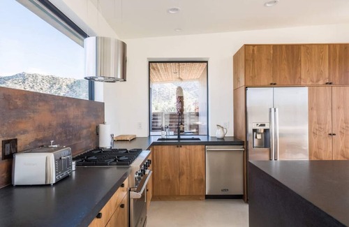 Pioneertown Casa | Bronco Vista-Pioneertown's Private Sanctuary