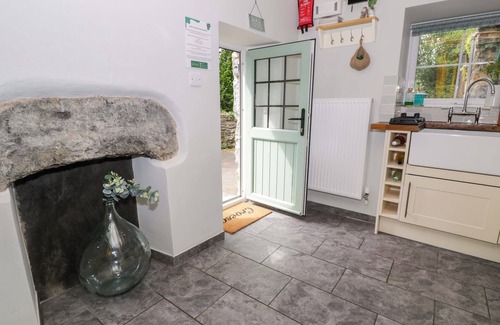 Manod Cabaña | BRONDDERWEN, pet friendly, with open fire in Blaenau Ffestiniog