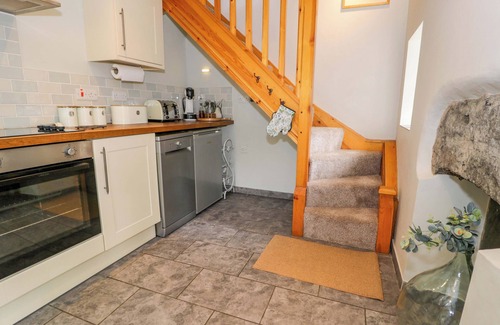 Manod Cabaña | BRONDDERWEN, pet friendly, with open fire in Blaenau Ffestiniog