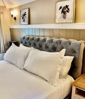Fivelanes Hotel | Bronn Ewhella - Rising Sun Inn