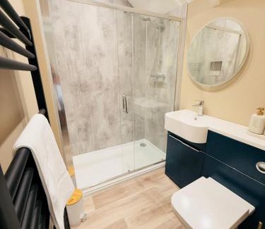Fivelanes Hotel | Bronn Ewhella - Rising Sun Inn