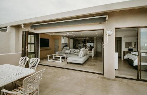 Port Edward Apartamento | Bronze Paradise - On the beach