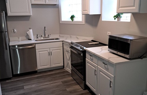 Grand Boulevard Apartamento | Bronzeville Beauty - 2 bed/1 bath, small-pet friendly, centrally-located unit