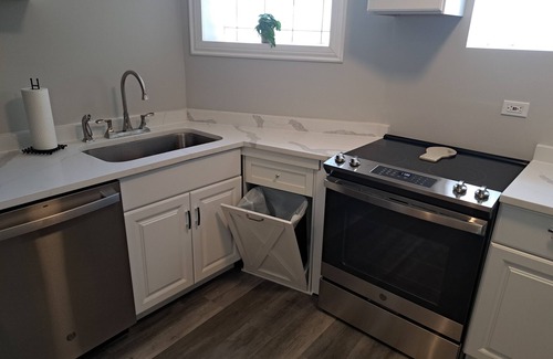 Grand Boulevard Apartamento | Bronzeville Beauty - 2 bed/1 bath, small-pet friendly, centrally-located unit