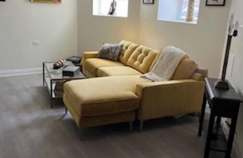 Bronzeville Apartamento | Bronzeville Garden Unit with beautiful side yard