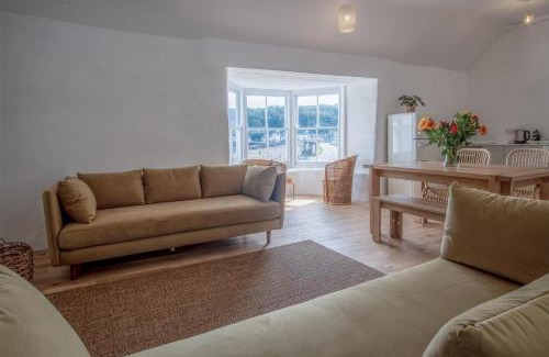 St Brides Casa | Brook Cottage Green - 2 Bedroom Cottage - Dale