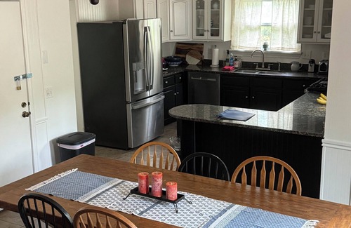 Highland Village Casa | Brookdale Blue sleeps 8, nestled in lakeside community in Highland Village, TX