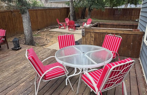 Highland Village Casa | Brookdale Blue sleeps 8, nestled in lakeside community in Highland Village, TX