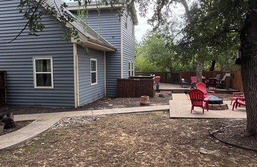 Highland Village Casa | Brookdale Blue sleeps 8, nestled in lakeside community in Highland Village, TX