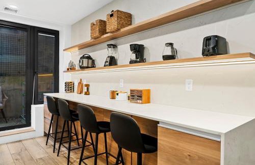 Corey Hill Apartamento | Brookline LUX Apt Rooftop GameRoom Subway