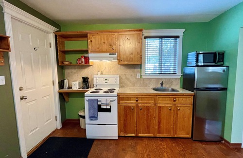 Golden Cabina | Brookside Motel Cabin # 2