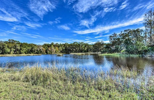 Jacksonville Casa | Brookside Waterfront Home with Kayaks and Deck!