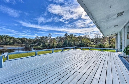 Jacksonville Casa | Brookside Waterfront Home with Kayaks and Deck!