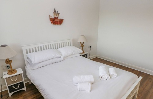 Mumbles Cabaña | BROOKVALE ROAD, pet friendly, with a garden in The Mumbles