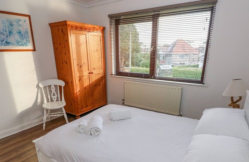 Mumbles Cabaña | BROOKVALE ROAD, pet friendly, with a garden in The Mumbles