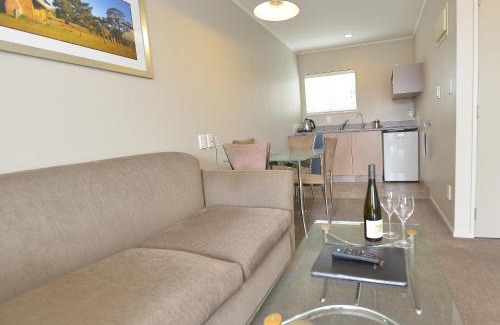 New Plymouth Hotel | Brougham Heights Motel