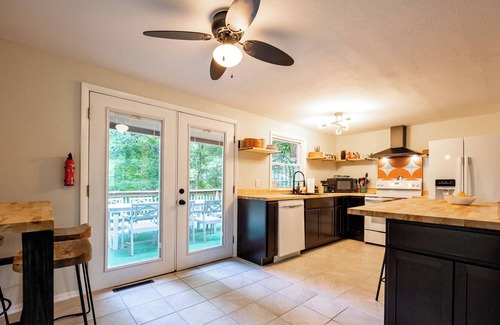 Unionville Cabina | Brown County Lake Cabin near Bloomington IU