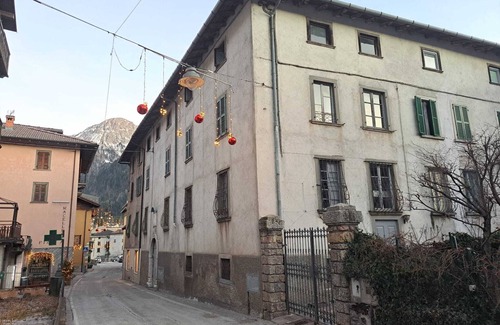 Schilpario Apartamento | Brown Dolomyte Apartment