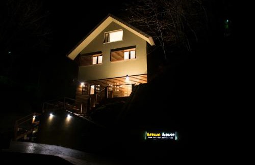 Terras de Bouro Chalet De Esquí | Brown House