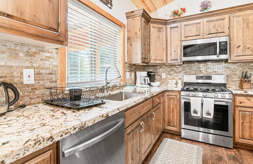 Summit Estates Cabina | Brownie Bear Cabin W/ Hot Tub, Walk to Snow Summit