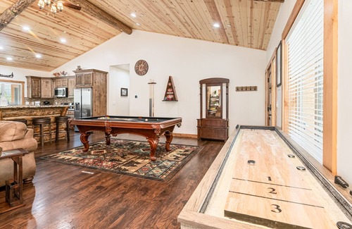 Summit Estates Cabina | Brownie Bear Cabin W/ Hot Tub, Walk to Snow Summit