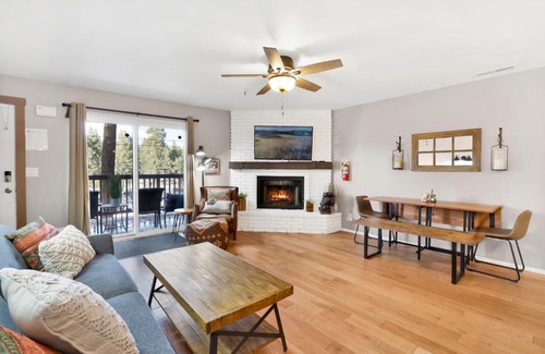 Summit Estates Casa | Brownie's Den- Modern Cozy Central Resort Condo