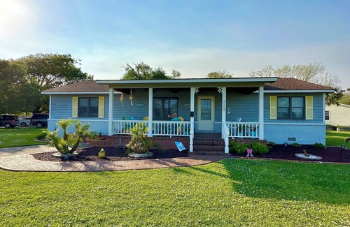 Morehead City Casa | Brown’s Island Getaway- Pet Friendly & Close to beach & town!